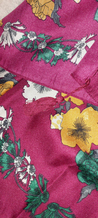 خرید آنلاین روسری نخی سیااسکارف