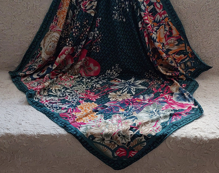 روسری ابریشم توییل گلدار