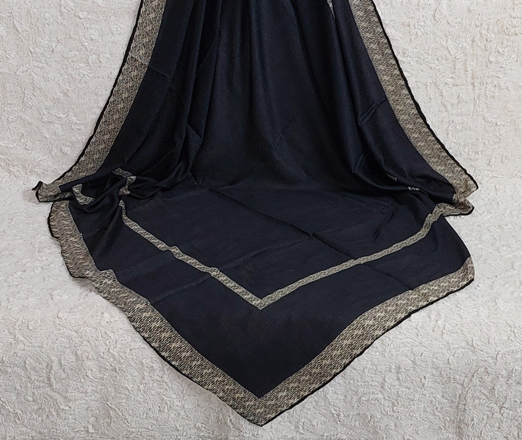 روسری دور حاشیه