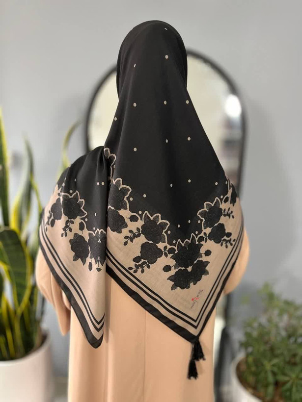 روسری زنانه سوپرنخ میس رز قواره ۱۴۰