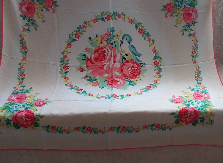 روسری زنانه نخی چهارفصل میس رز دوردست دوز