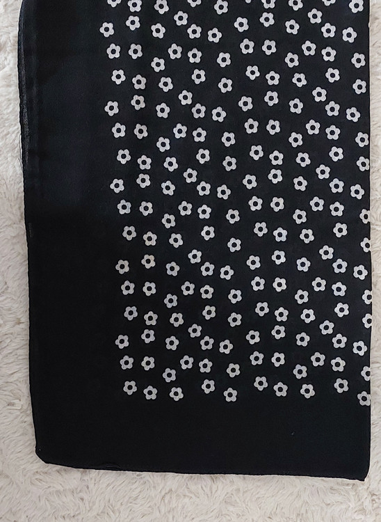 خرید آنلاین روسری نخی سیااسکارف