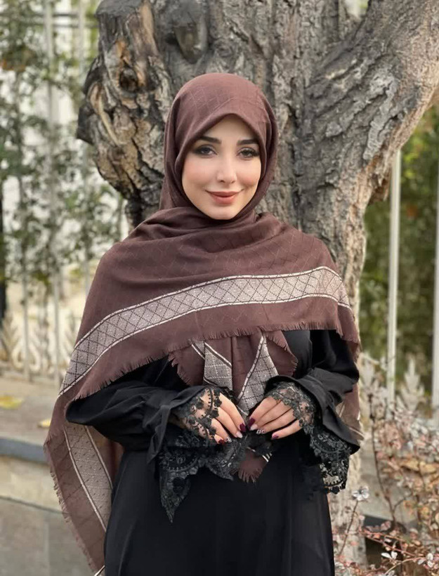 روسری زنانه نخی پاییزه دوورا قواره ۱۴۰
