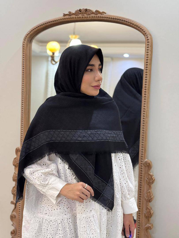 روسری زنانه نخی پاییزه دوورا قواره ۱۴۰