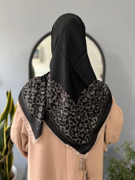 روسری میس رز دور دوخت منگوله دار