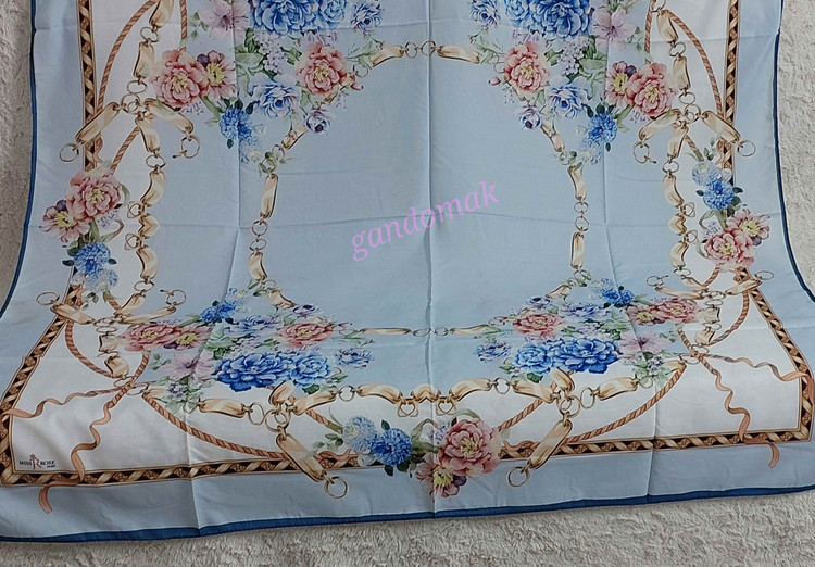 روسری زنانه کرپ نخ میس رز قواره ۱۴۰