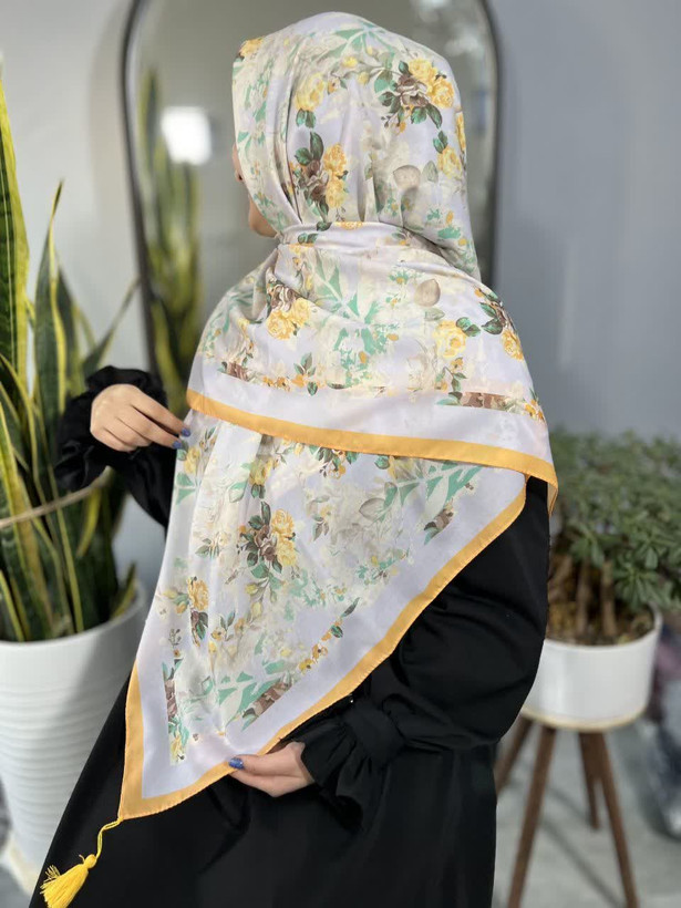 روسری زنانه کرپ نخ میس رز قواره ۱۴۰