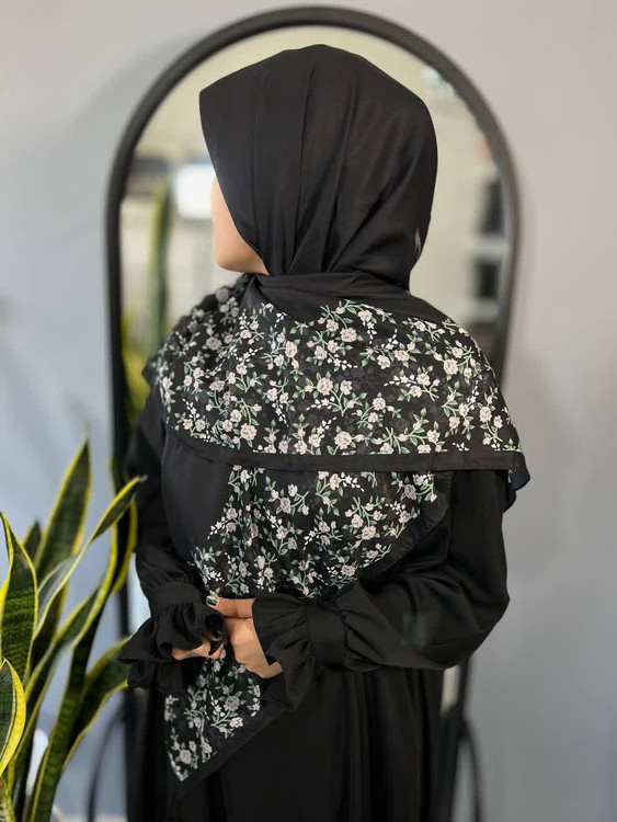 روسری کرپ نخ قواره ۱۴۰ میس رز