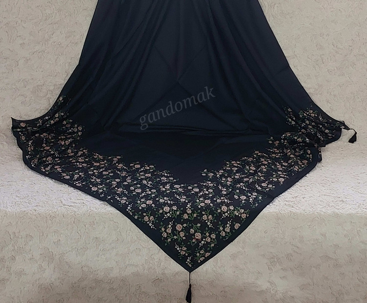 روسری کرپ نخ گل حاشیه بنفش