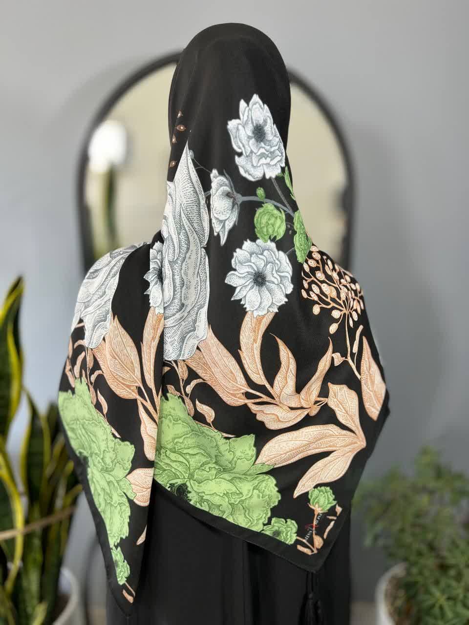 روسری زنانه نخی میس رز قواره ۱۴۰