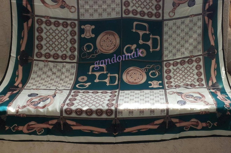 خرید آنلاین روسری منگوله دار سبز