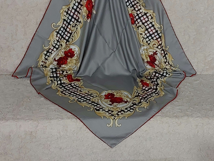 روسری زنانه ابریشم توییل کجراه قواره ۱۱۰