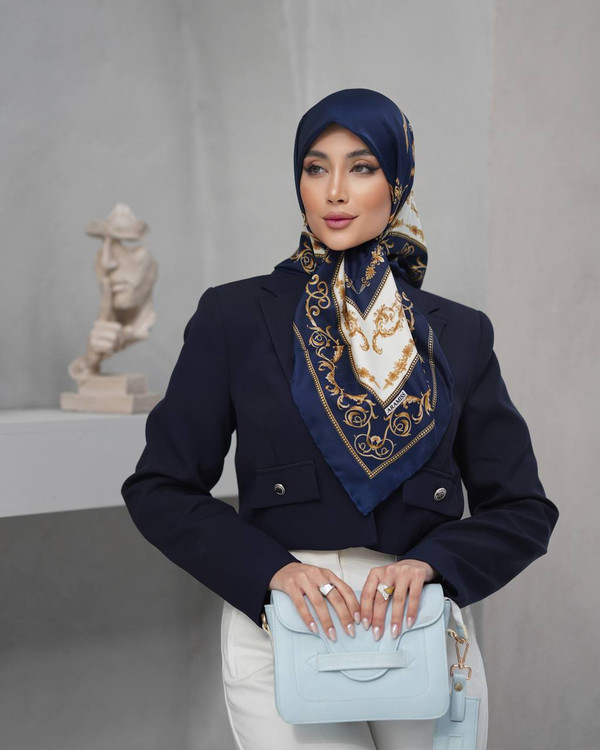 روسری ابریشم توییل کجراه آرامیس