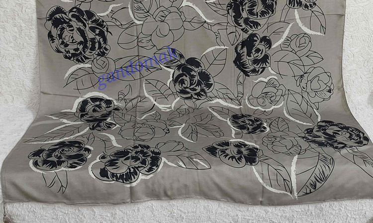 خرید روسری نخی سیااسکارف