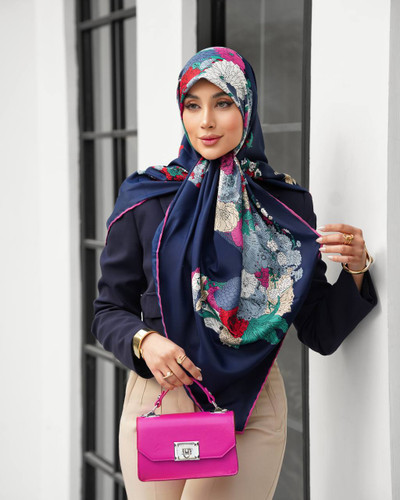 روسری زنانه ابریشم توییل کجراه قواره ۱۴۰