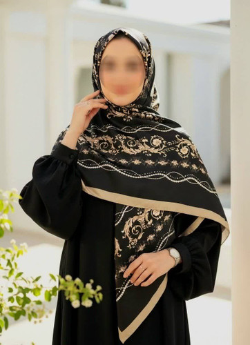 روسری زنانه ساتن ابریشم میس رز قواره ۱۳۵