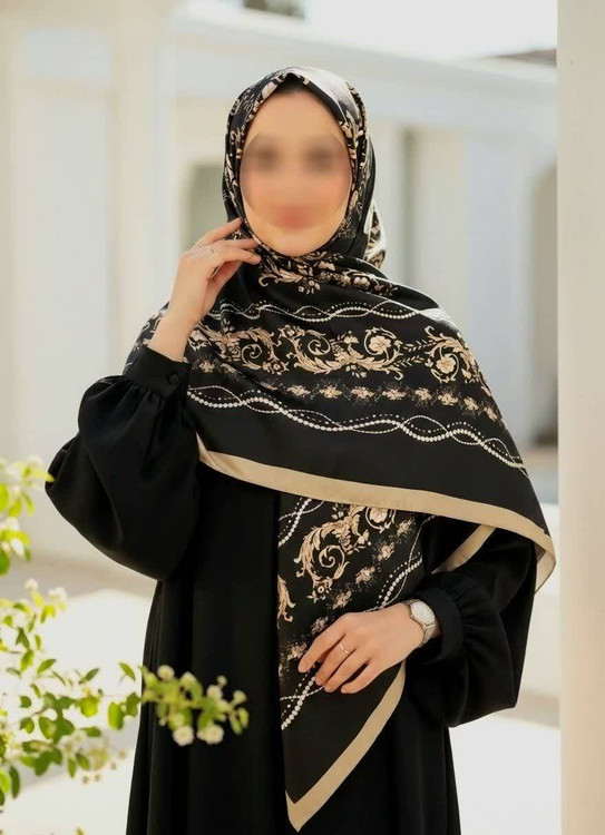 روسری زنانه ساتن ابریشم میس رز قواره ۱۳۵