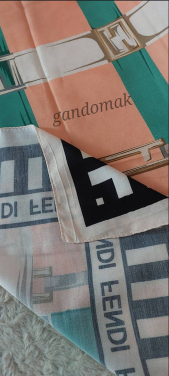 خرید آنلاین روسری سیااسکارف