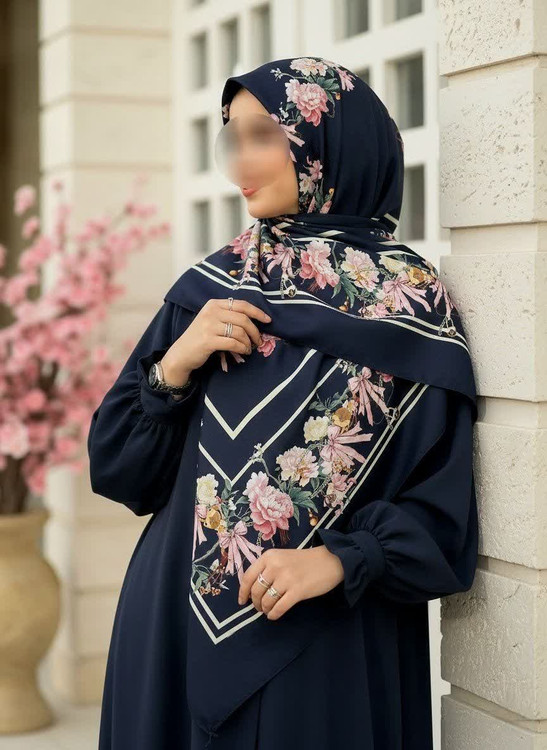 روسری زنانه کرپ نخ میس رز قواره ۱۴۰