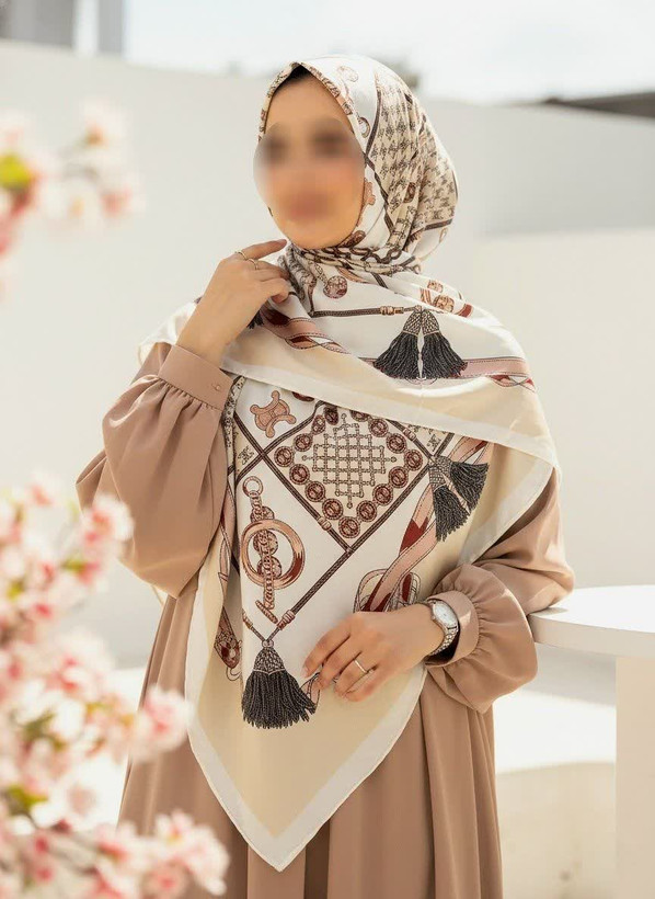 روسری زنانه ساتن ابریشم میس رز قواره ۱۴۰