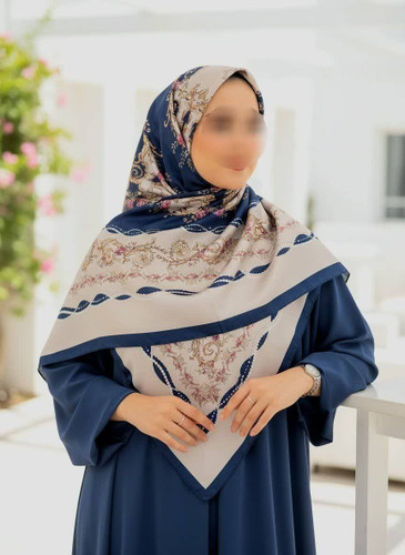 روسری زنانه ساتن ابریشم میس رز قواره ۱۳۵