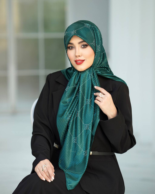 روسری زنانه ژان ژان نگین دار قواره ۱۳۵