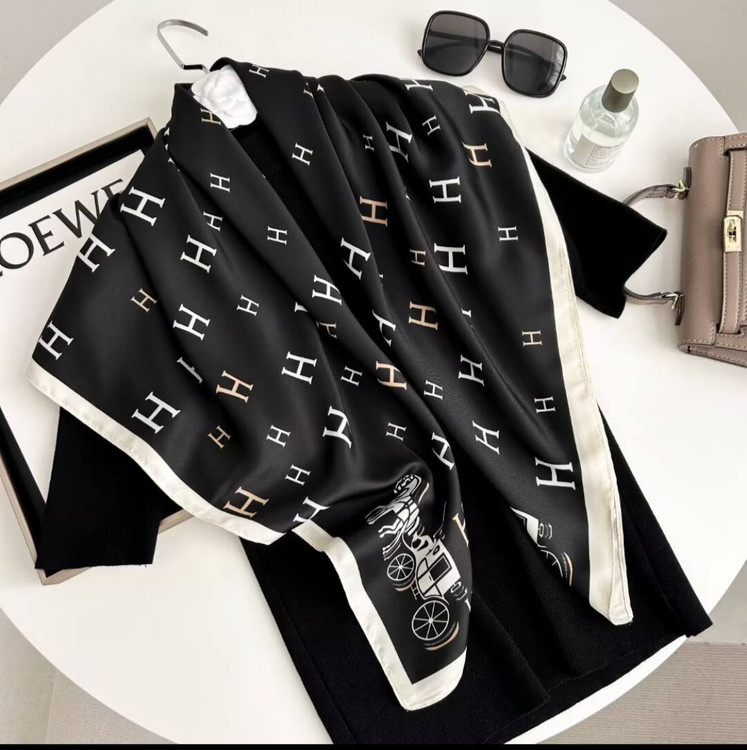 روسری زنانه ابریشم توییل وارداتی قواره ۹۰