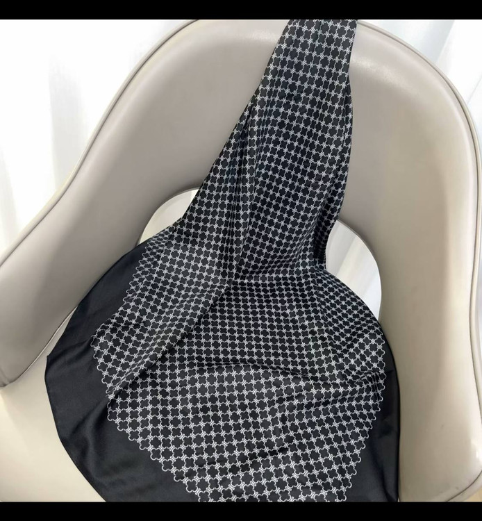 روسری ابریشم توییل زمینه مشکی