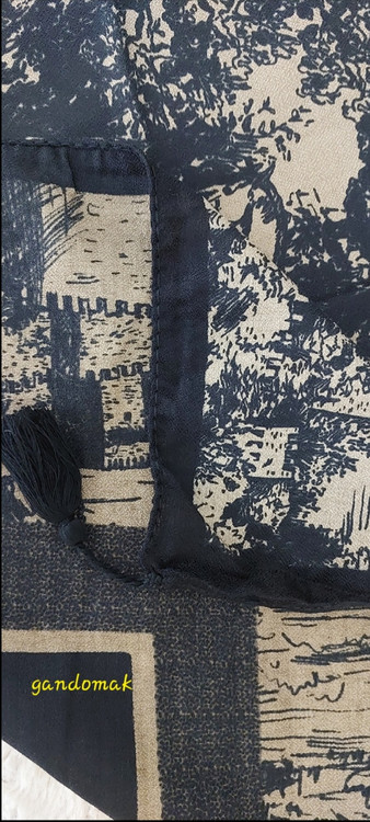 روسری منگوله دار