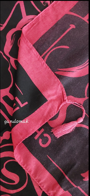 روسری سیااسکارف سرخابی
