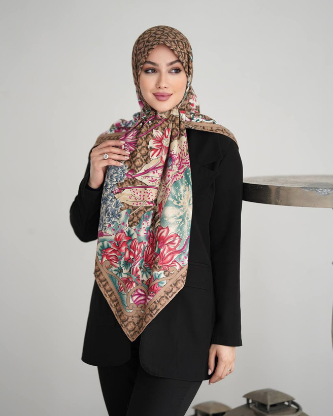 روسری ابریشم توییل کجراه قواره ۱۳۵