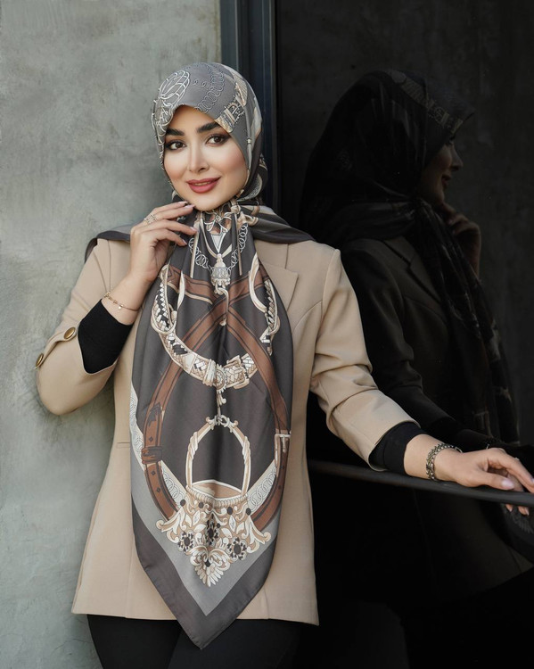 روسری زنانه ابریشم توییل قهوه ای