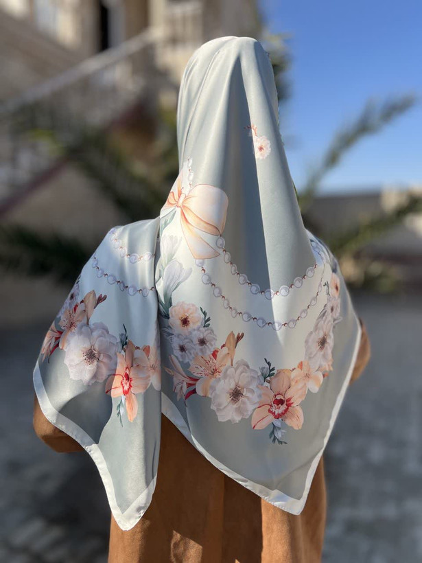 روسری زنانه ابریشم توییل میس رز قواره ۱۳۵