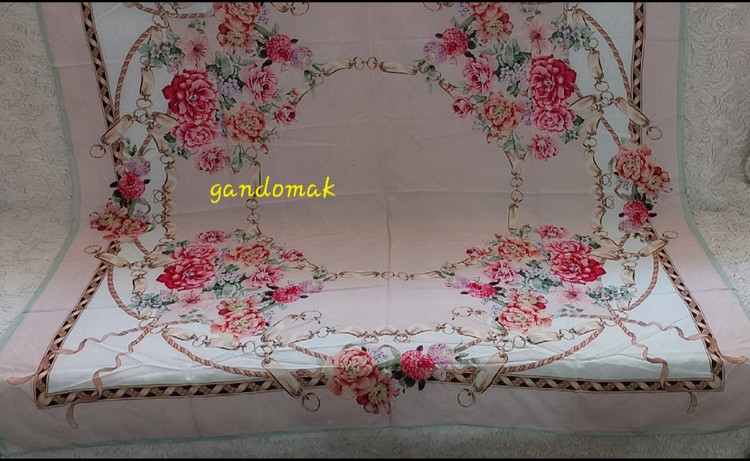 روسری زنانه کرپ نخ میس رز قواره ۱۴۰