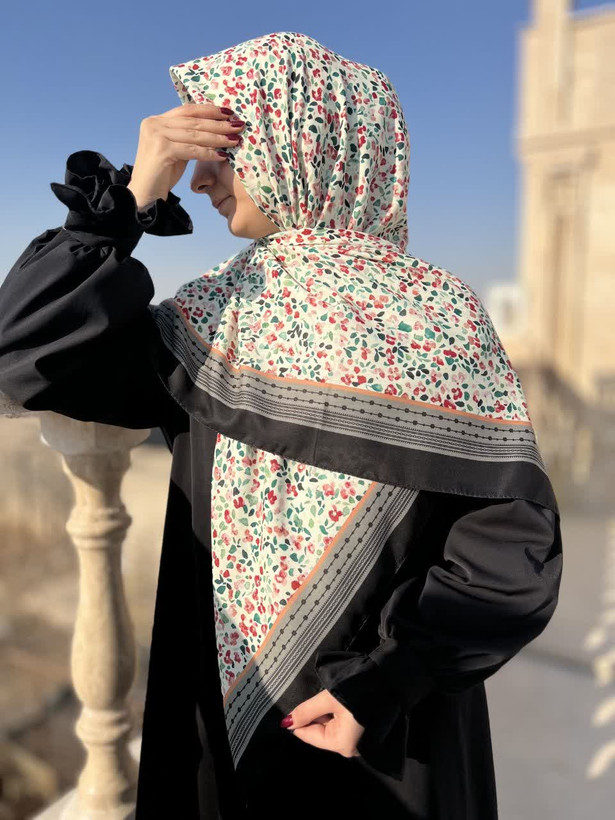 روسری زنانه نخی میس رز قواره ۱۴۰