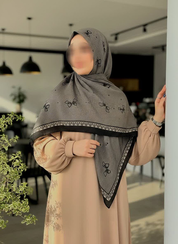 روسری زنانه سوپرنخ میس رز قواره ۱۴۰