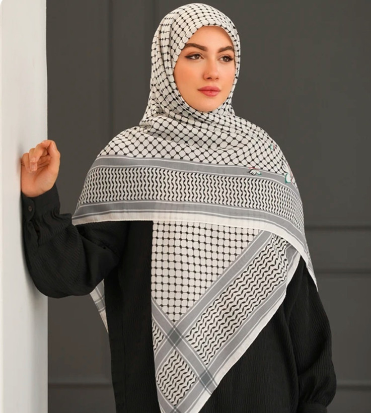 روسری زنانه نخی میس رز قواره ۱۴۰