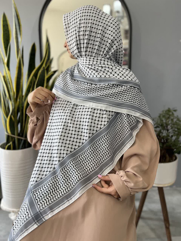 روسری زنانه نخی میس رز قواره ۱۴۰