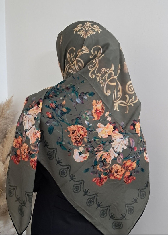 روسری زنانه کرپنخ میس رز قواره ۱۴۰