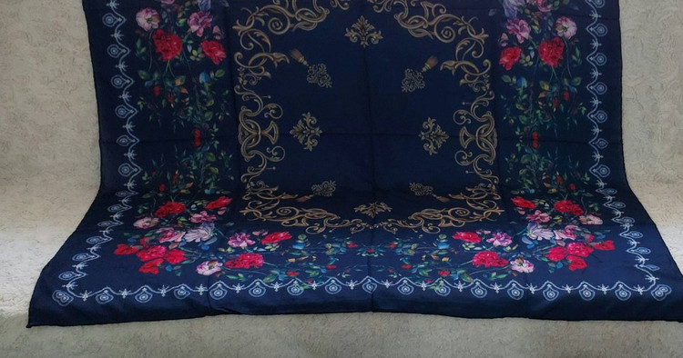 روسری زنانه کرپنخ میس رز قواره ۱۴۰