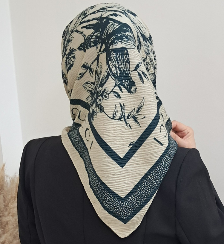 روسری زنانه نخ پلیسه قواره ۹۰