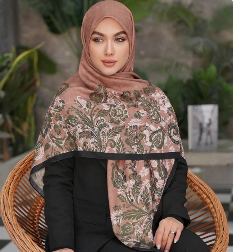روسری زنانه سوپرنخ میس رز قواره ۱۴۰(مجموعه اقتصادی)