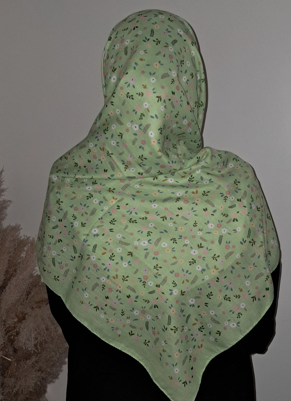 روسری زنانه سوپرنخ میس رز قواره ۱۴۰