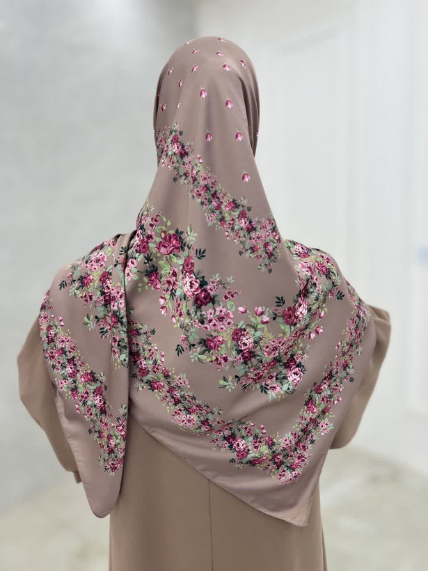 روسری زنانه ابریشم توییل میس رز قواره ۱۳۵(مجموعه اقتصادی)