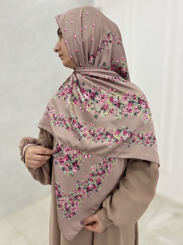روسری زنانه ابریشم توییل میس رز قواره ۱۳۵(مجموعه اقتصادی)