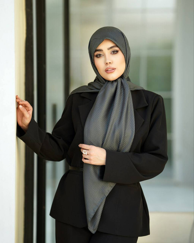 روسری زنانه نخ ژاکارد دیور چهارفصل قواره ۱۳۰