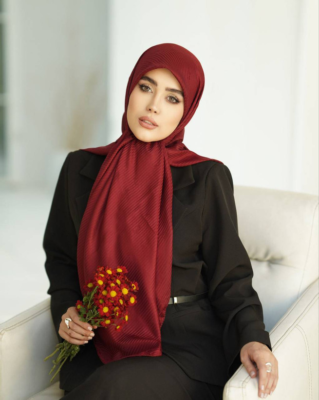 روسری زنانه نخ ژاکارد دیور چهارفصل قواره ۱۳۰