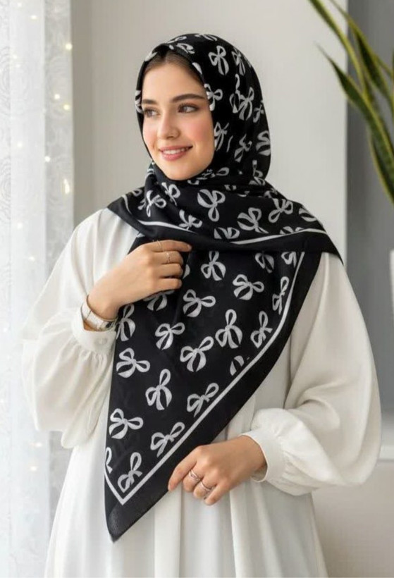 روسری زنانه ابریشم توییل میس رز قواره ۱۴۰