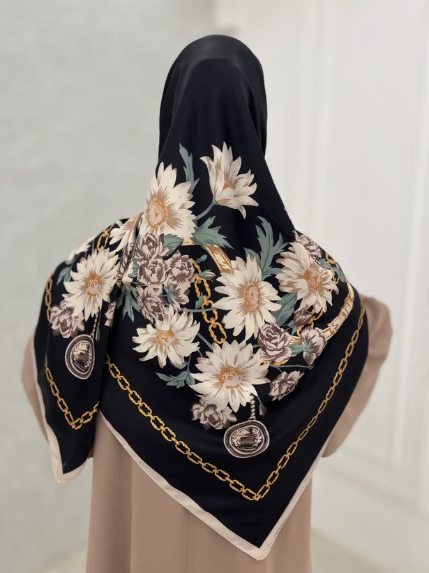 روسری زنانه ابریشم توییل میس رز قواره ۱۳۵(مجموعه اقتصادی)