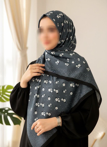 روسری زنانه سوپرنخ میس رز قواره ۱۴۰